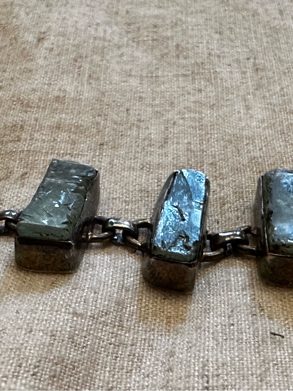Green Crystal Rectangular Stone Link Bracelet - Picture 2 of 9